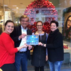 Bensberger Krippenweg: Händler überreichen Spende an den Kinderschutzbund