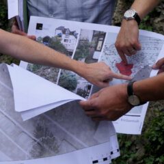 Emilienbrunnen  dezent versetzen und verschmälern