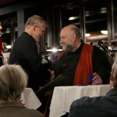 BM Frank Stein würdigt Gerd J. Pohl mit der Ehrennadel der Stadt Bergisch Gladbach